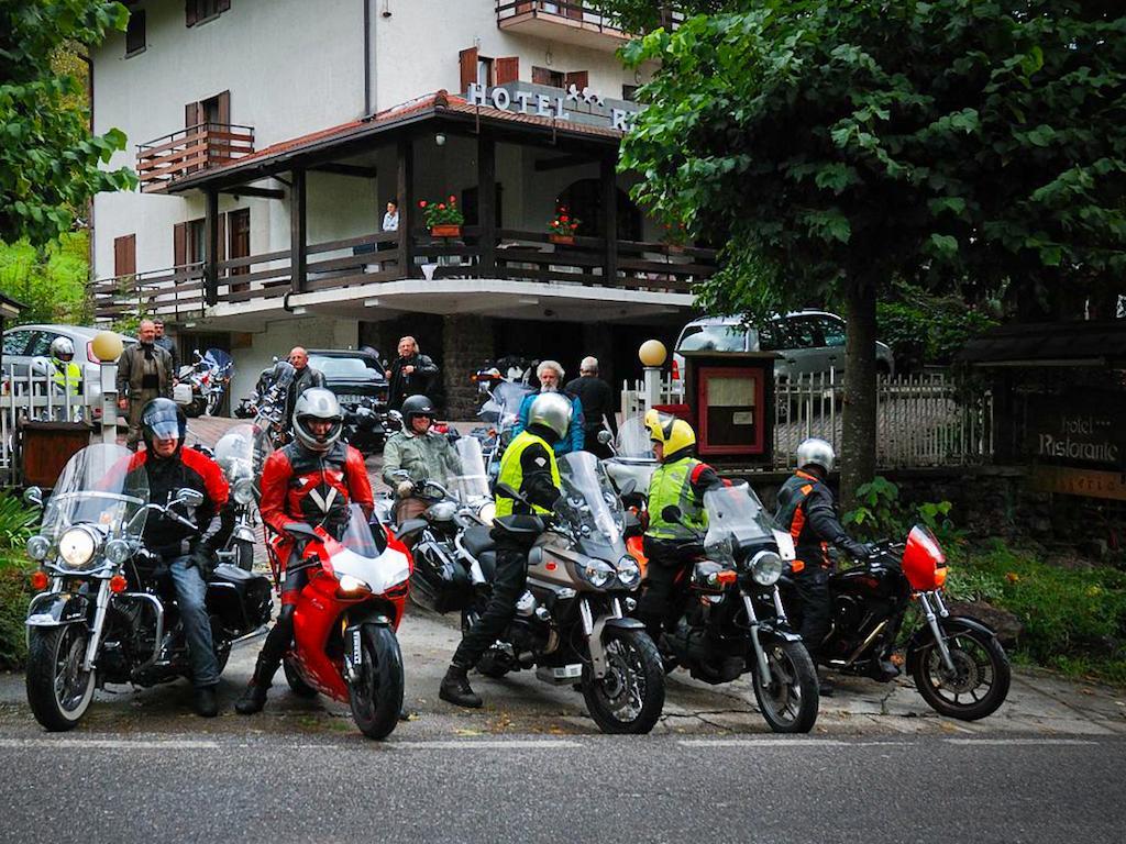 Hotel Ristorante Sassi Rossi Taceno Exteriér fotografie
